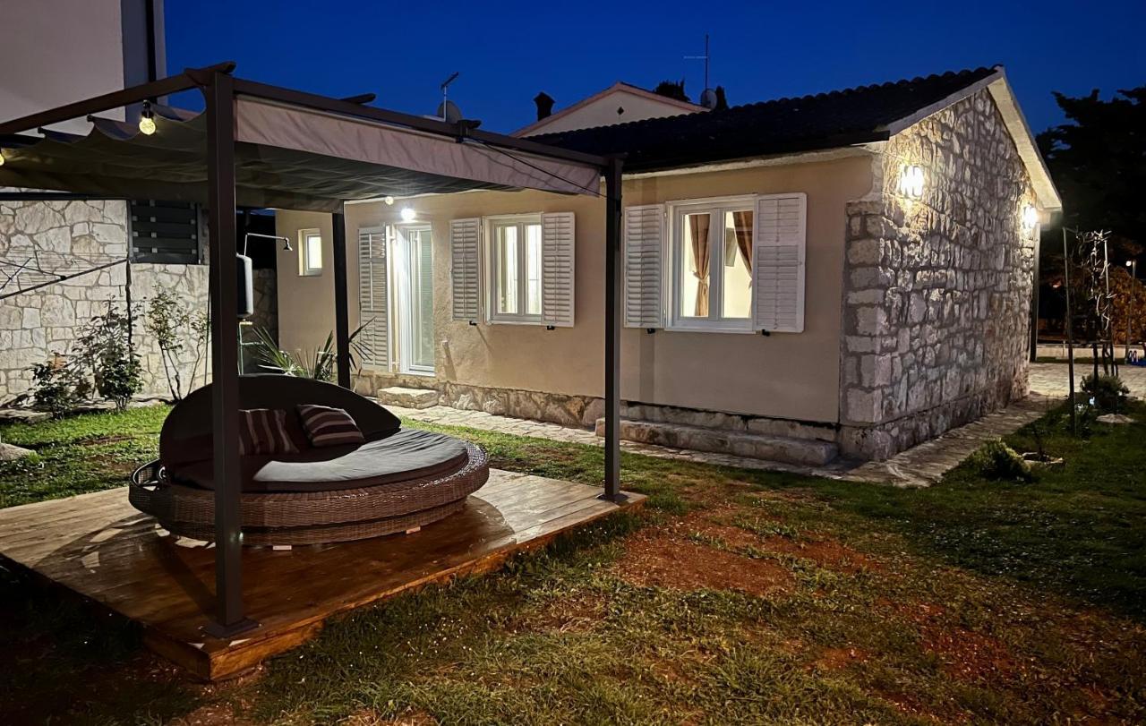 Holiday House "Laurus Garden" With Private Parking Medulin Ngoại thất bức ảnh