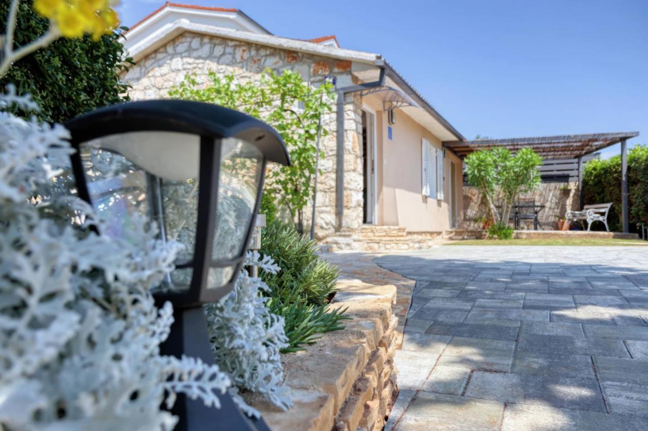 Holiday House "Laurus Garden" With Private Parking Medulin Ngoại thất bức ảnh