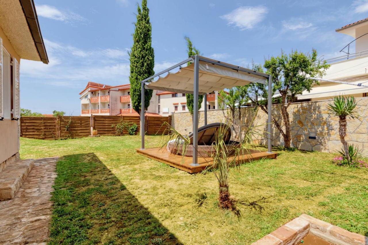 Holiday House "Laurus Garden" With Private Parking Medulin Ngoại thất bức ảnh
