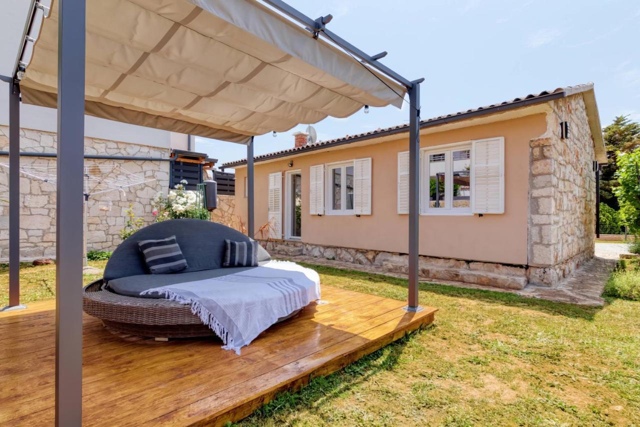 Holiday House "Laurus Garden" With Private Parking Medulin Ngoại thất bức ảnh